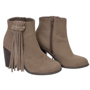 Maurice’s Women's Hailey Suede Fringe Ankle Stacked Heel Boots Size-6 EUC